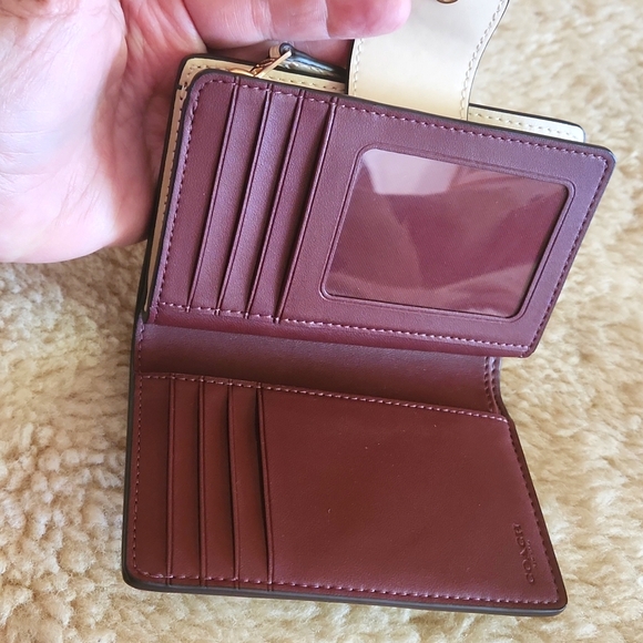 Beautiful NWOT Coach Signature Brown Evergreen Floral Bi-Fold Wallet  🩷🤎🎁🌸🤍 - Picture 12 of 16